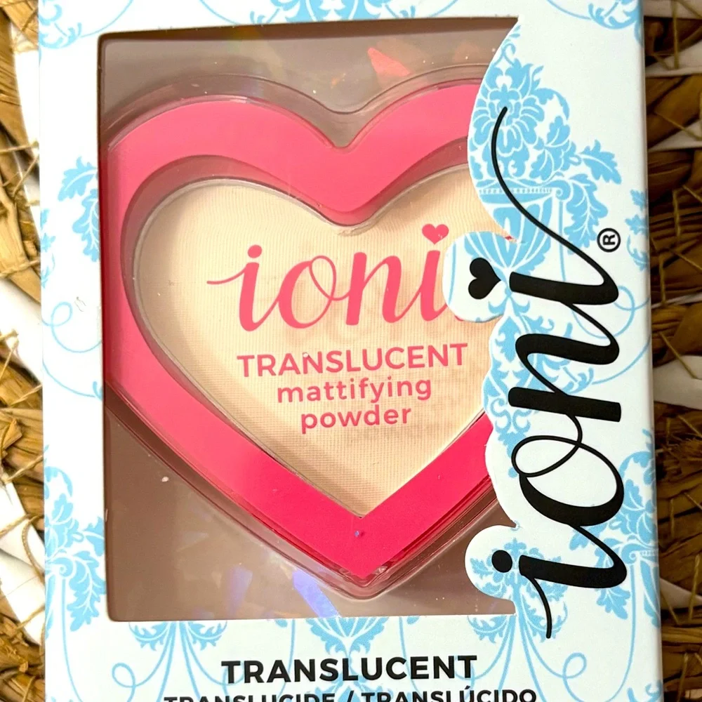 Ioni Translucent Mattifying Powder with Pink Heart